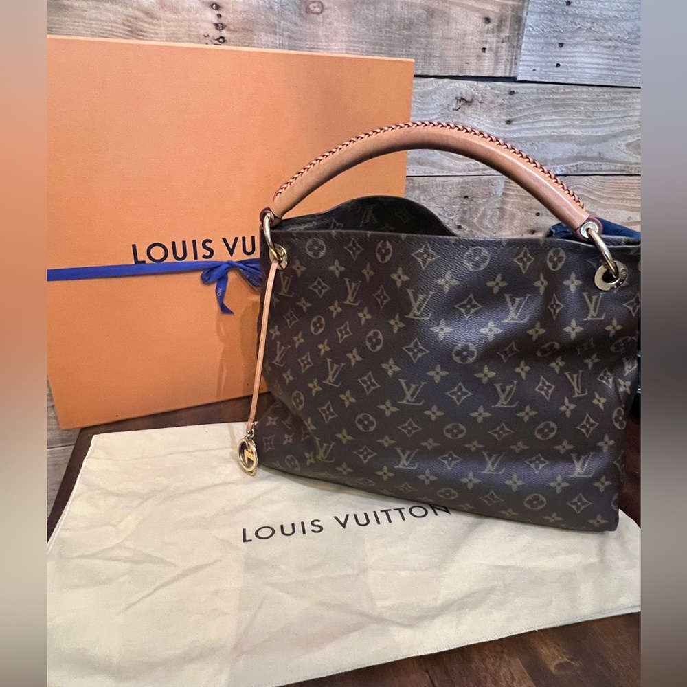 Louis Vuitton Artsy MM 💫